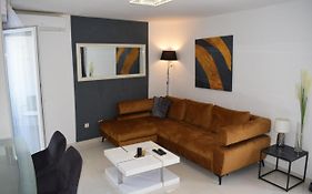 Apartment Sweet City
